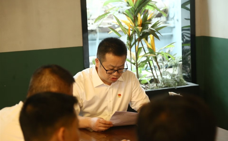 �����������ߣ�л־Զ����ϡ����ɽ�ϵġ���ɫ�ȷ桱